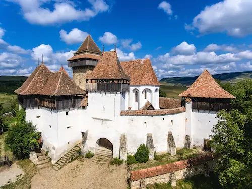 Viscri: biserica fortificată și satul